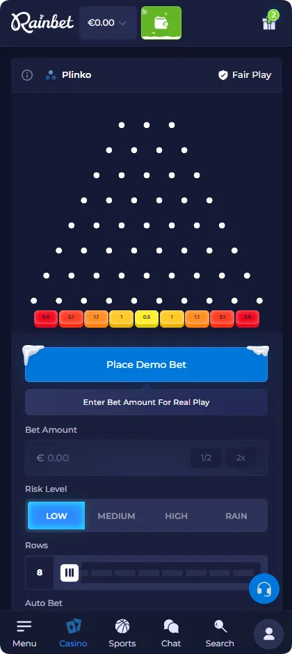 Interfaccia di gioco Plinko con basso livello di rischio che mostra slot moltiplicatori che vanno da 0,5x a 5,6x