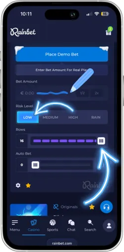 Pannello di configurazione delle scommesse che mostra selettore di puntata, opzioni di livello di rischio e regolazione del conteggio delle righe